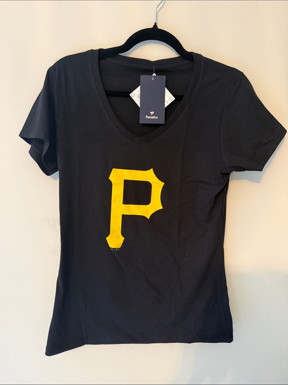 NWT Pittsburgh Pirates V Neck Tee